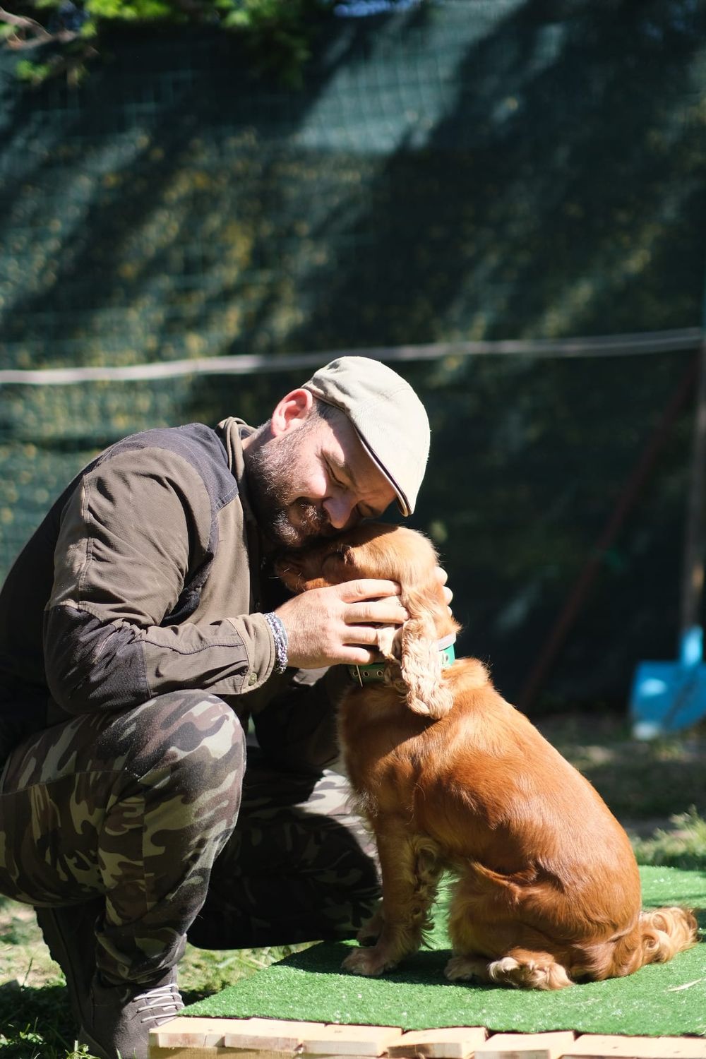 Sandro con uno dei suoi cani